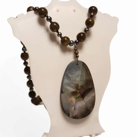 Vintage Labradorite Beads Necklace with Pearl Abalone Pendant, 13" Long - Picture 1 of 7